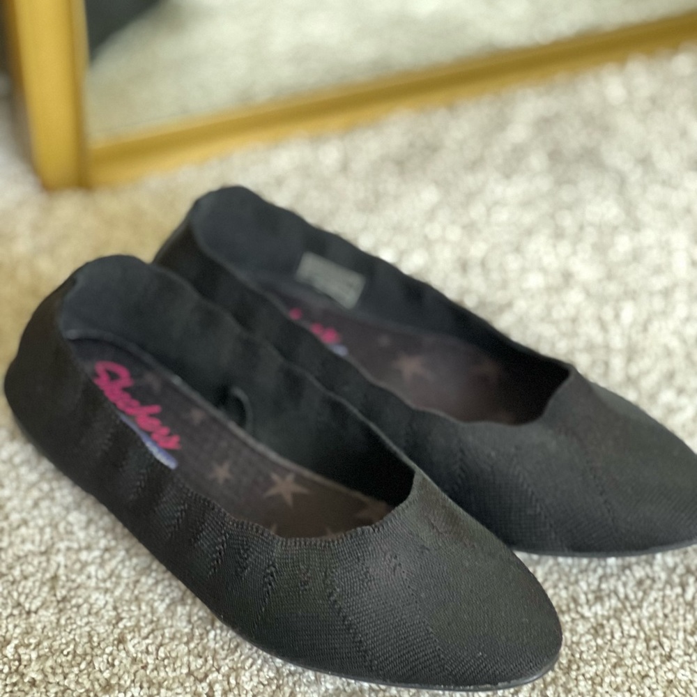 Skechers Cleo black ballet flats with cooled memory foam